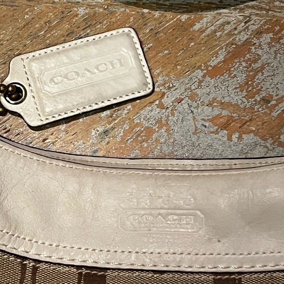 Vintage Coach Two tone Cream Tan Leather Shoulder Bag - Picture 8 of 17